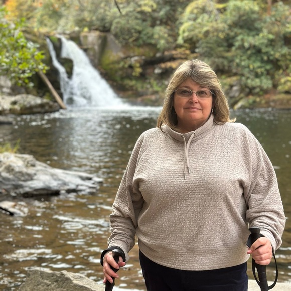 cathylperry Follow me for Live Shows!!! - Picture 2 of 8